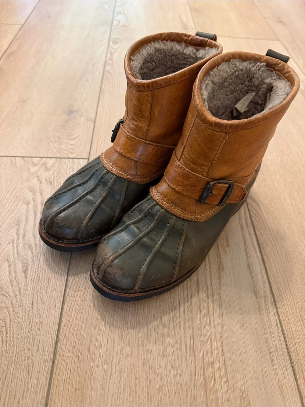Frye Veronica Duck Engineer Sherling Winter Boots
